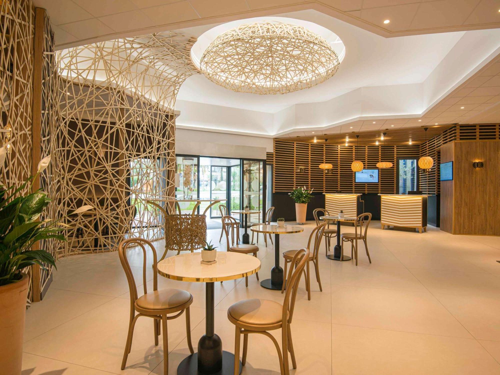 Novotel Nice Arenas Aeroport Exterior photo